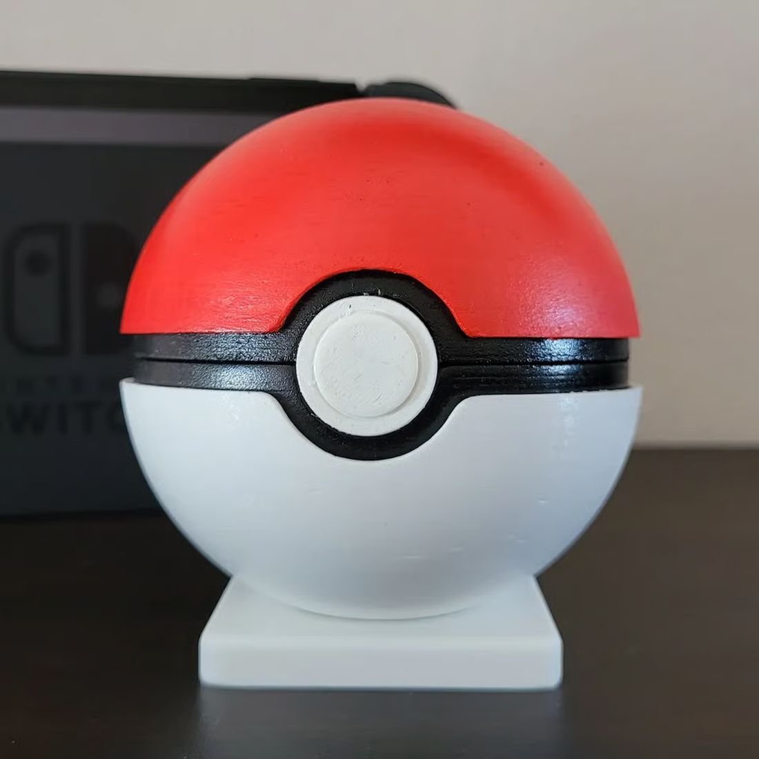 3D printed piece by WePrint3D - Sphere build - two-tone gloss - matching display stand